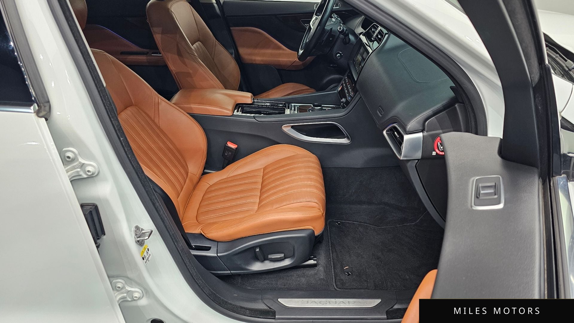 Jaguar F-PACE 2018 — миниатюра 17