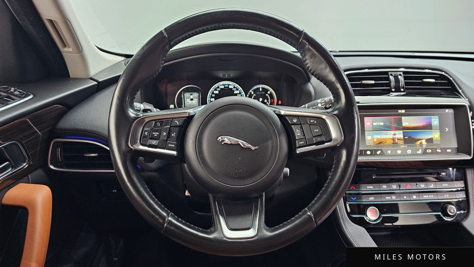 Jaguar F-PACE 2018 — миниатюра 19