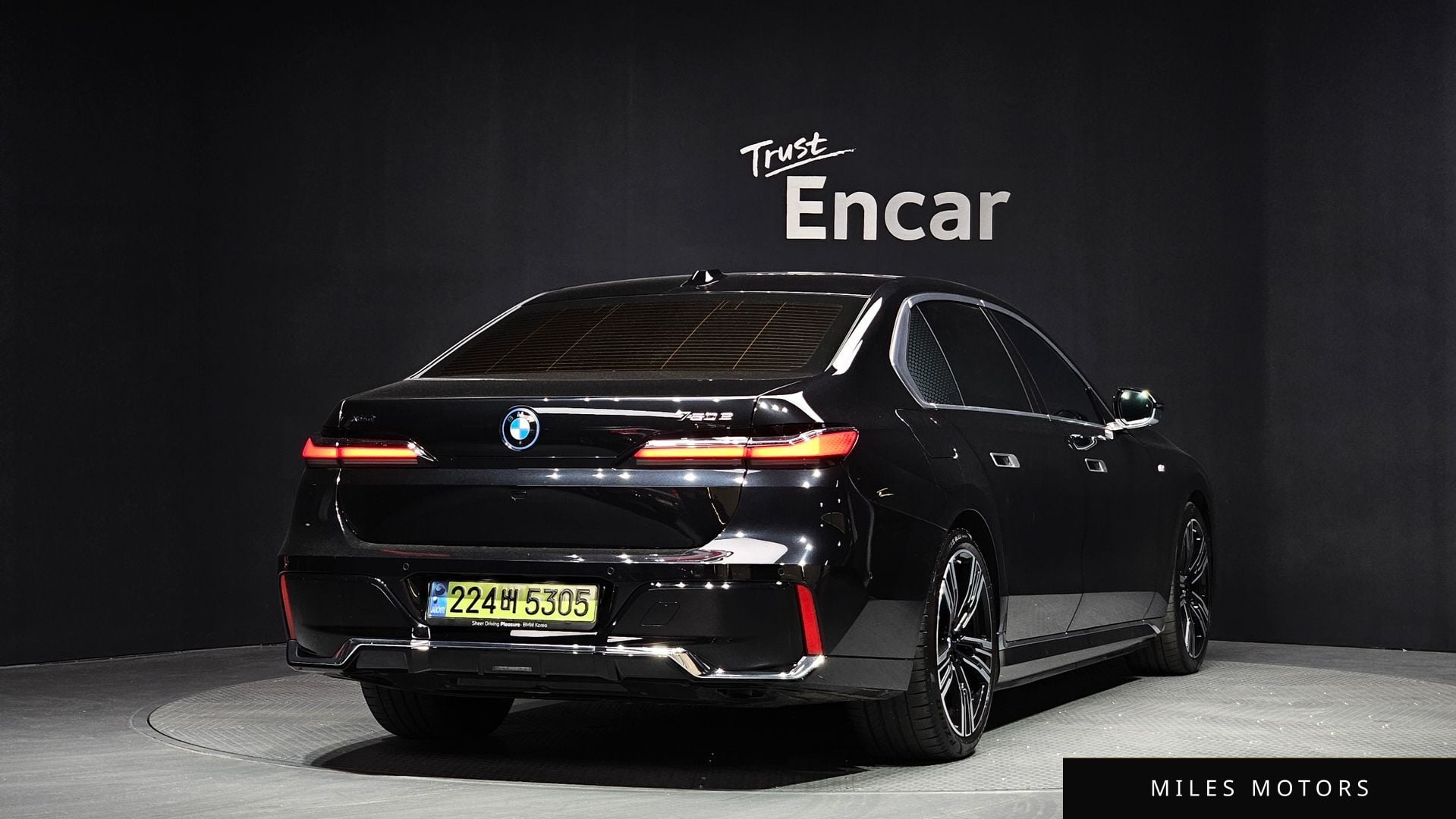 BMW 7 Series (G70) 2023 — миниатюра 2