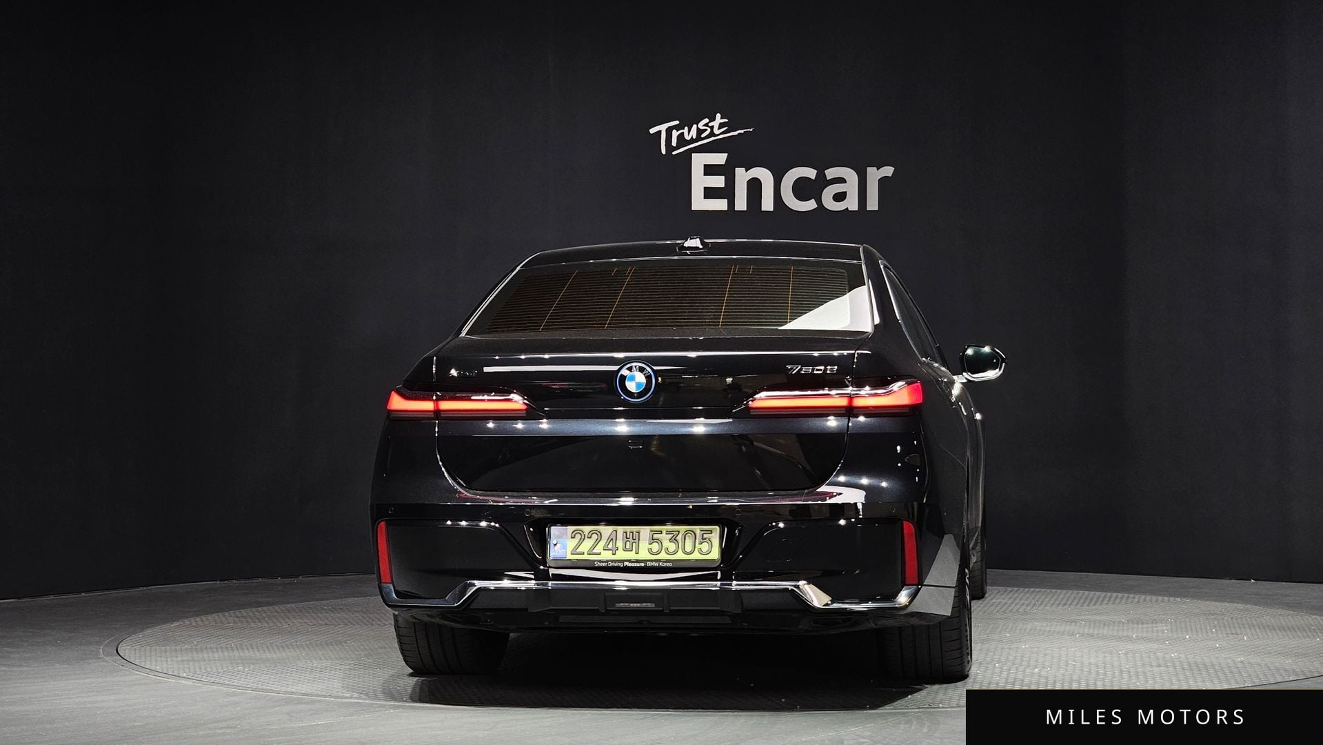 BMW 7 Series (G70) 2023 — миниатюра 4