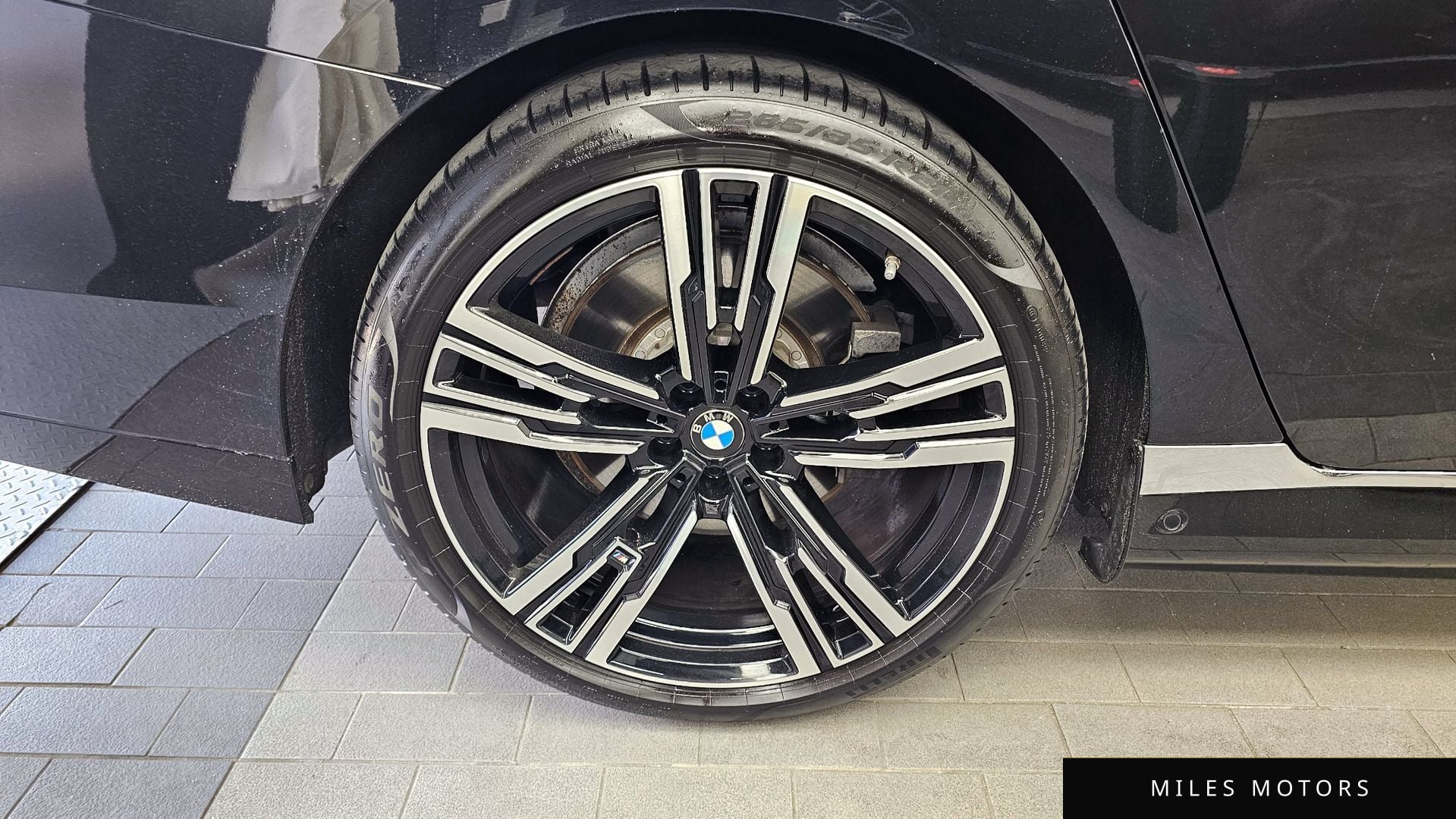 BMW 7 Series (G70) 2023 — миниатюра 5