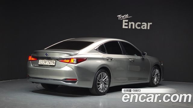 Лексус ES300h 2021 — миниатюра 2