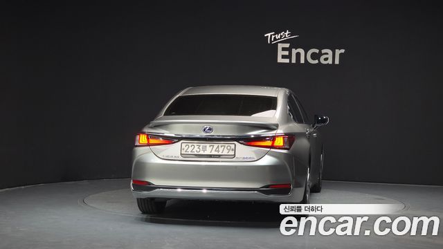 Лексус ES300h 2021 — миниатюра 4