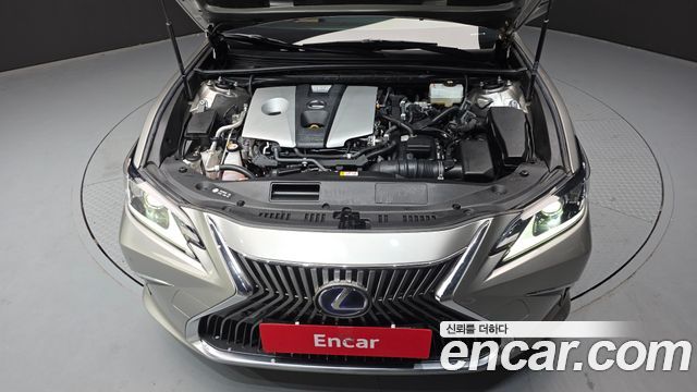 Лексус ES300h 2021 — миниатюра 6