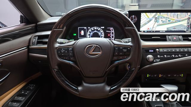 Лексус ES300h 2021 — миниатюра 13