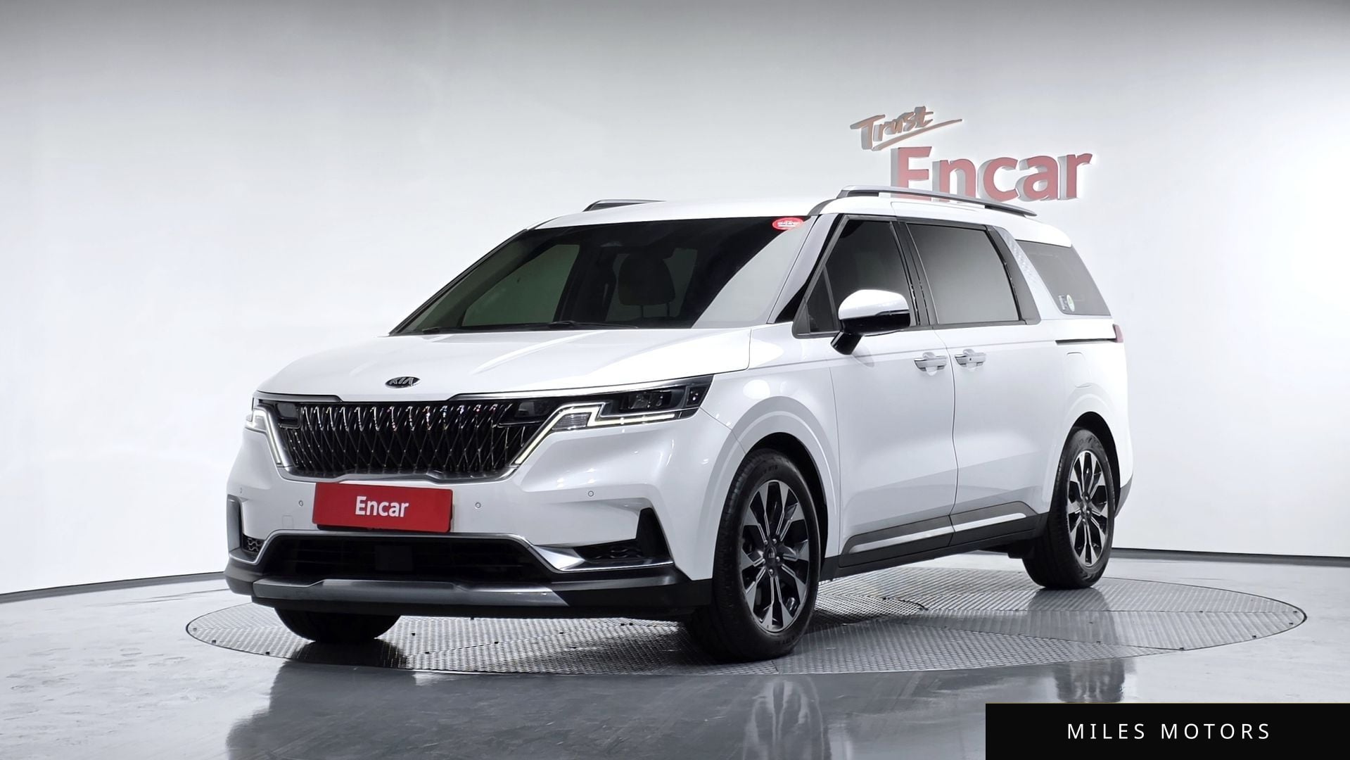 Kia Carnival 2021 — фото 1 из 12