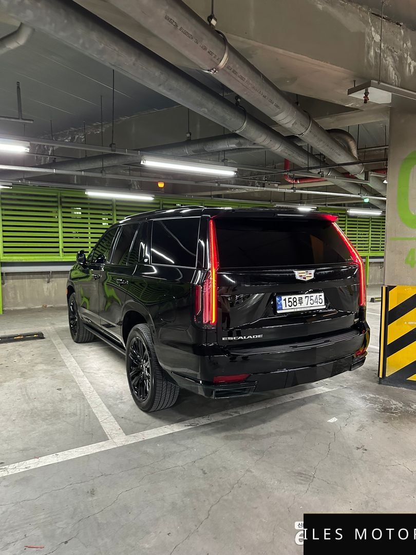 Cadillac Escalade 2023 — миниатюра 2