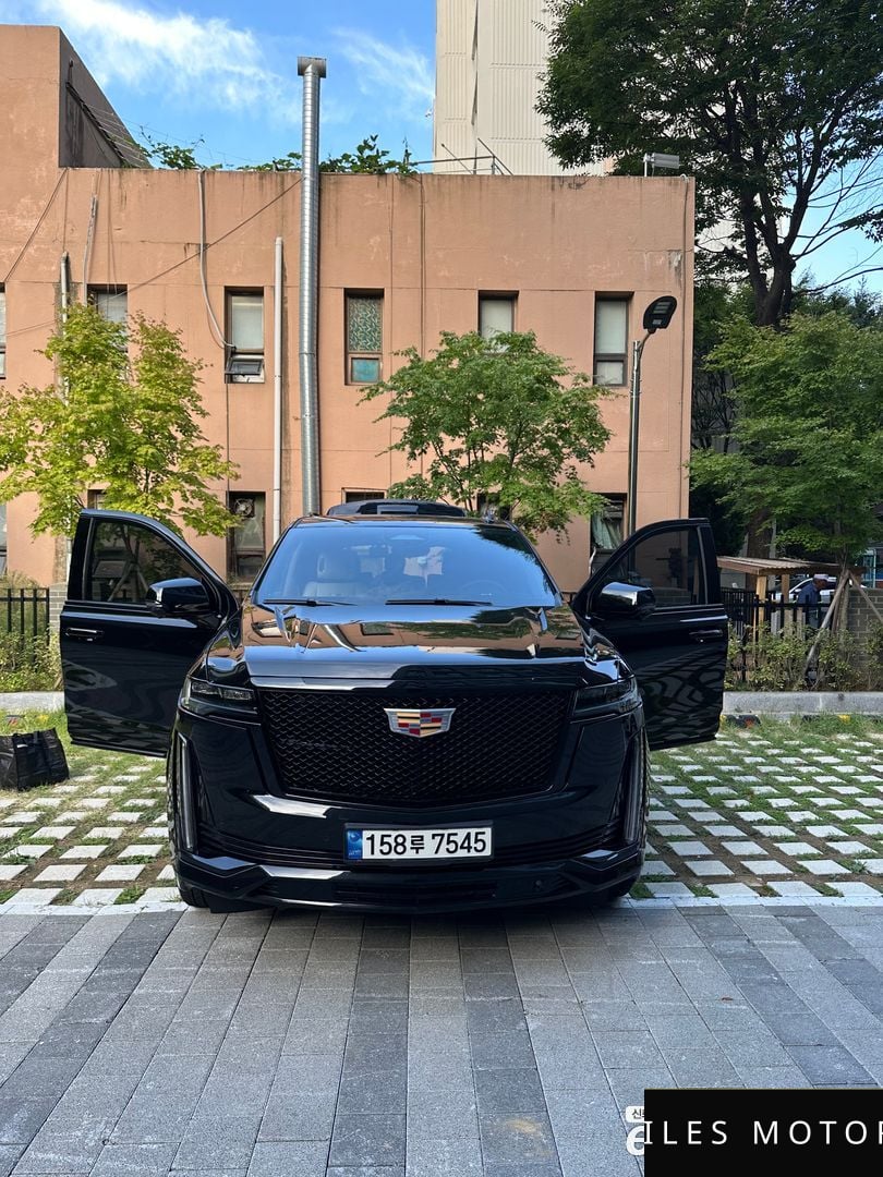 Cadillac Escalade 2023 — миниатюра 3