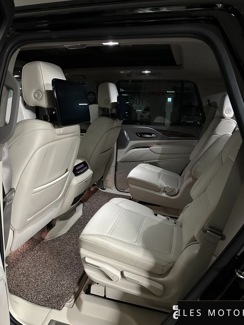 Cadillac Escalade 2023 — миниатюра 6