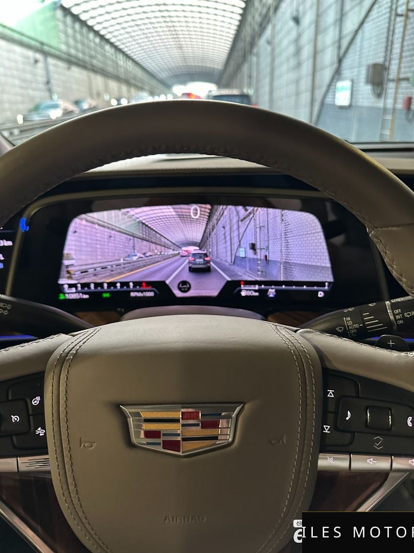 Cadillac Escalade 2023 — миниатюра 8