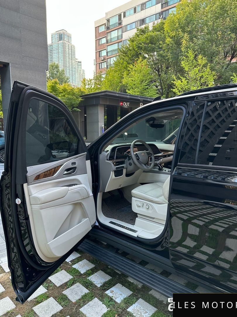 Cadillac Escalade 2023 — миниатюра 9