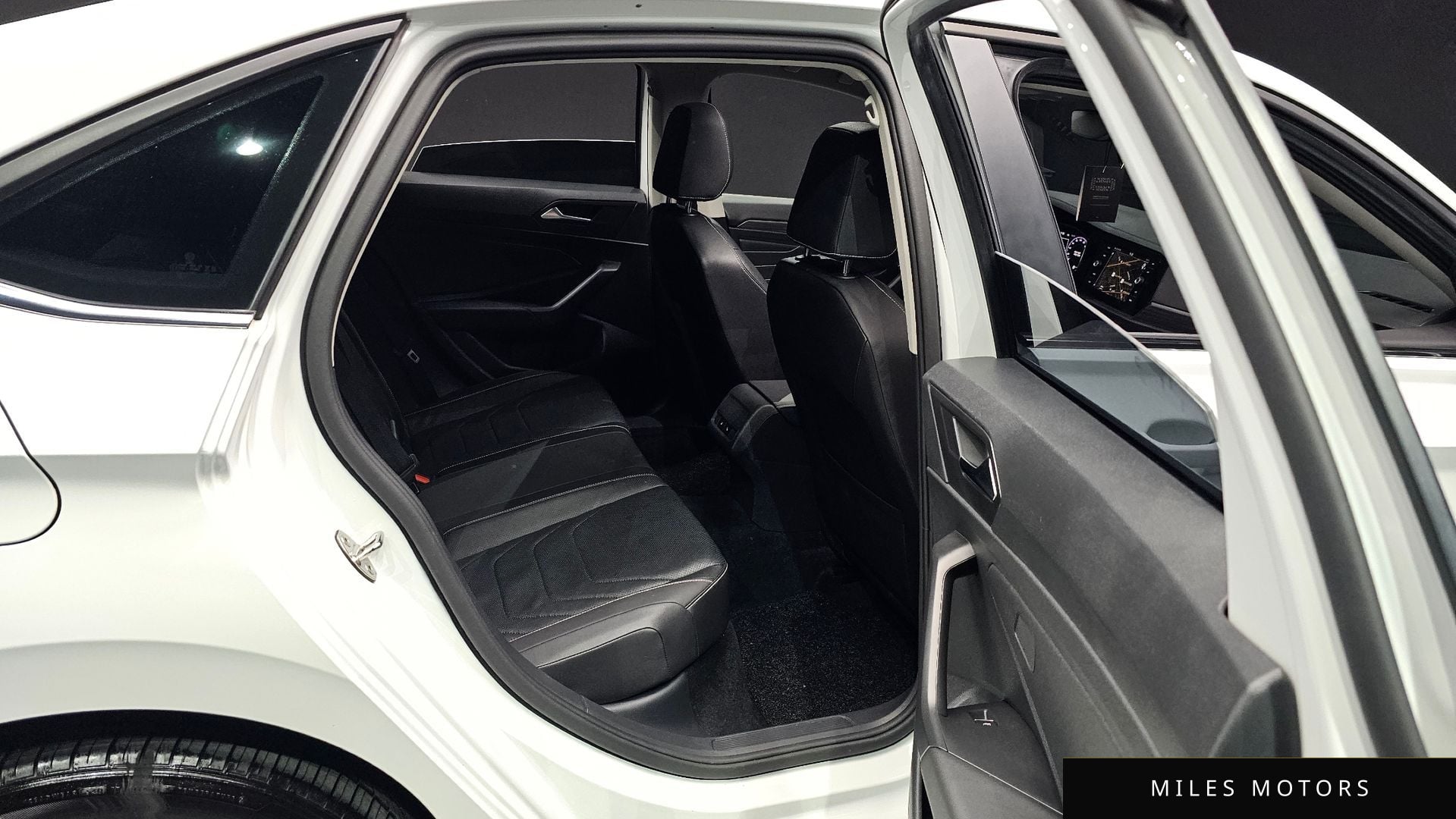 Volkswagen 제타 2023 — миниатюра 17