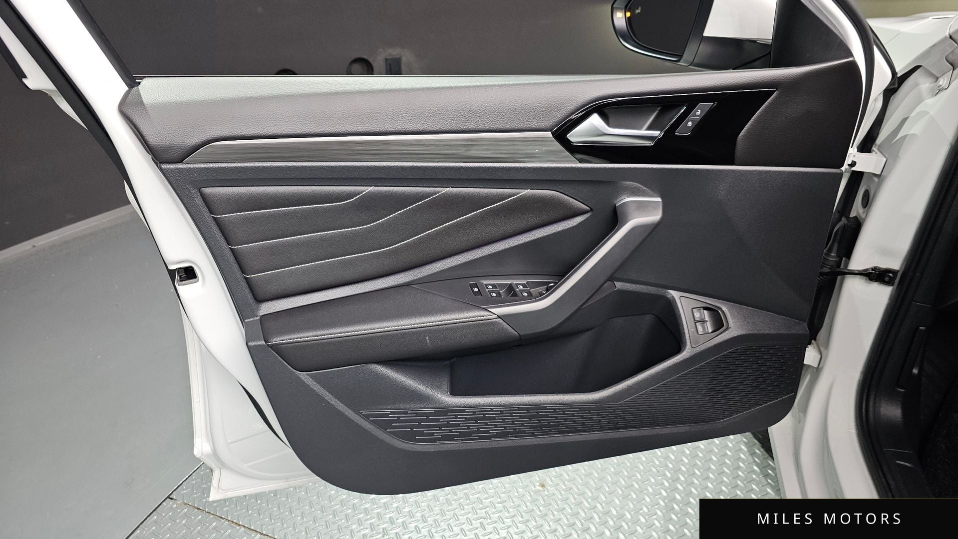 Volkswagen 제타 2023 — миниатюра 14