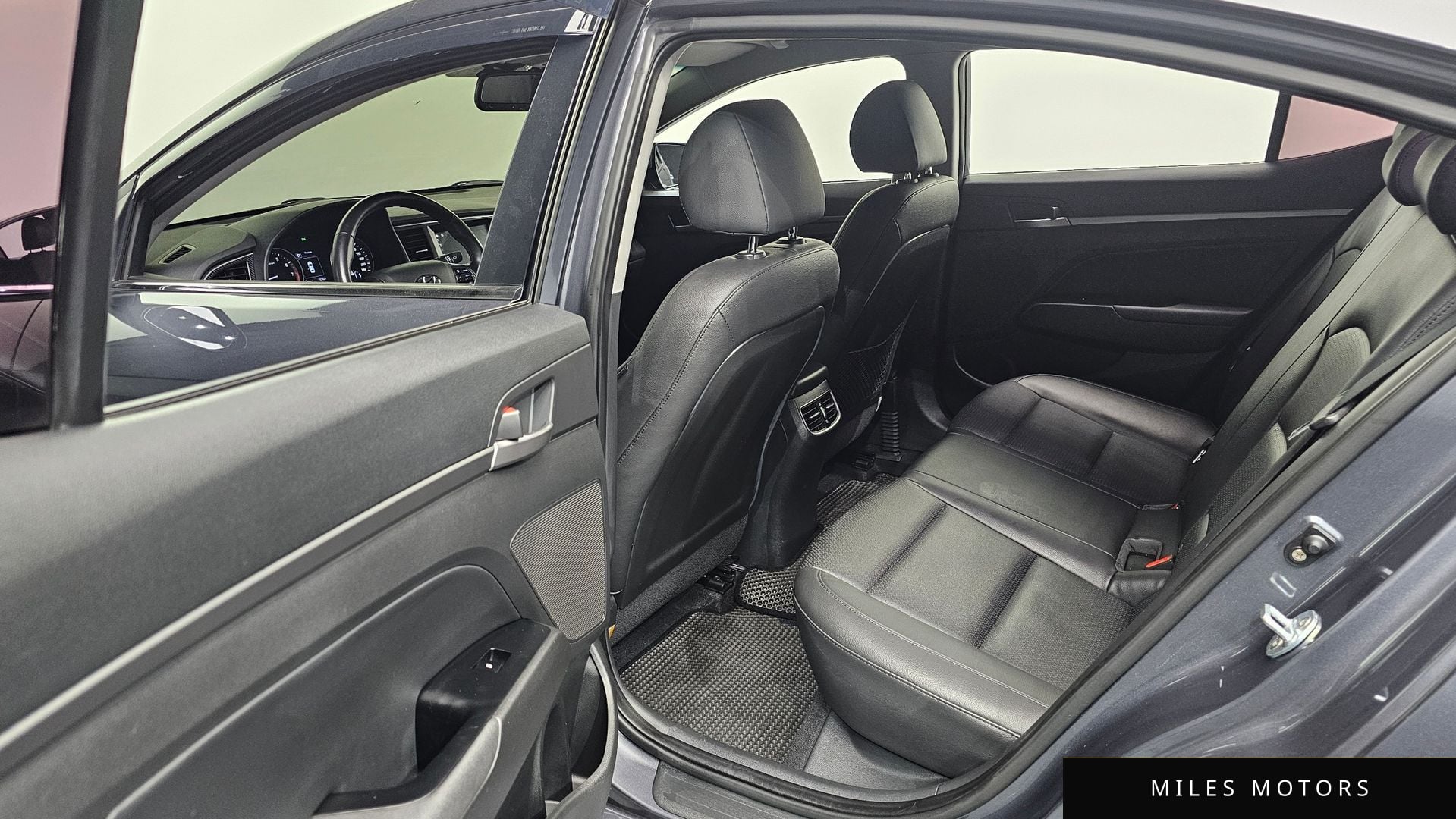 Hyundai AVANTE 2017 — миниатюра 11