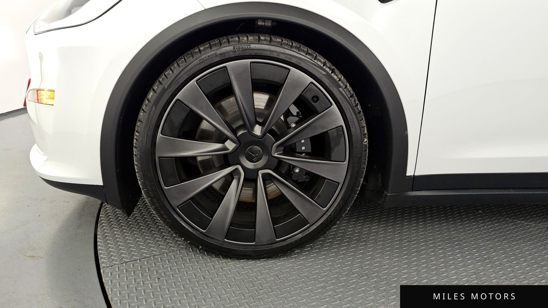 Tesla Model X 2024 — миниатюра 4