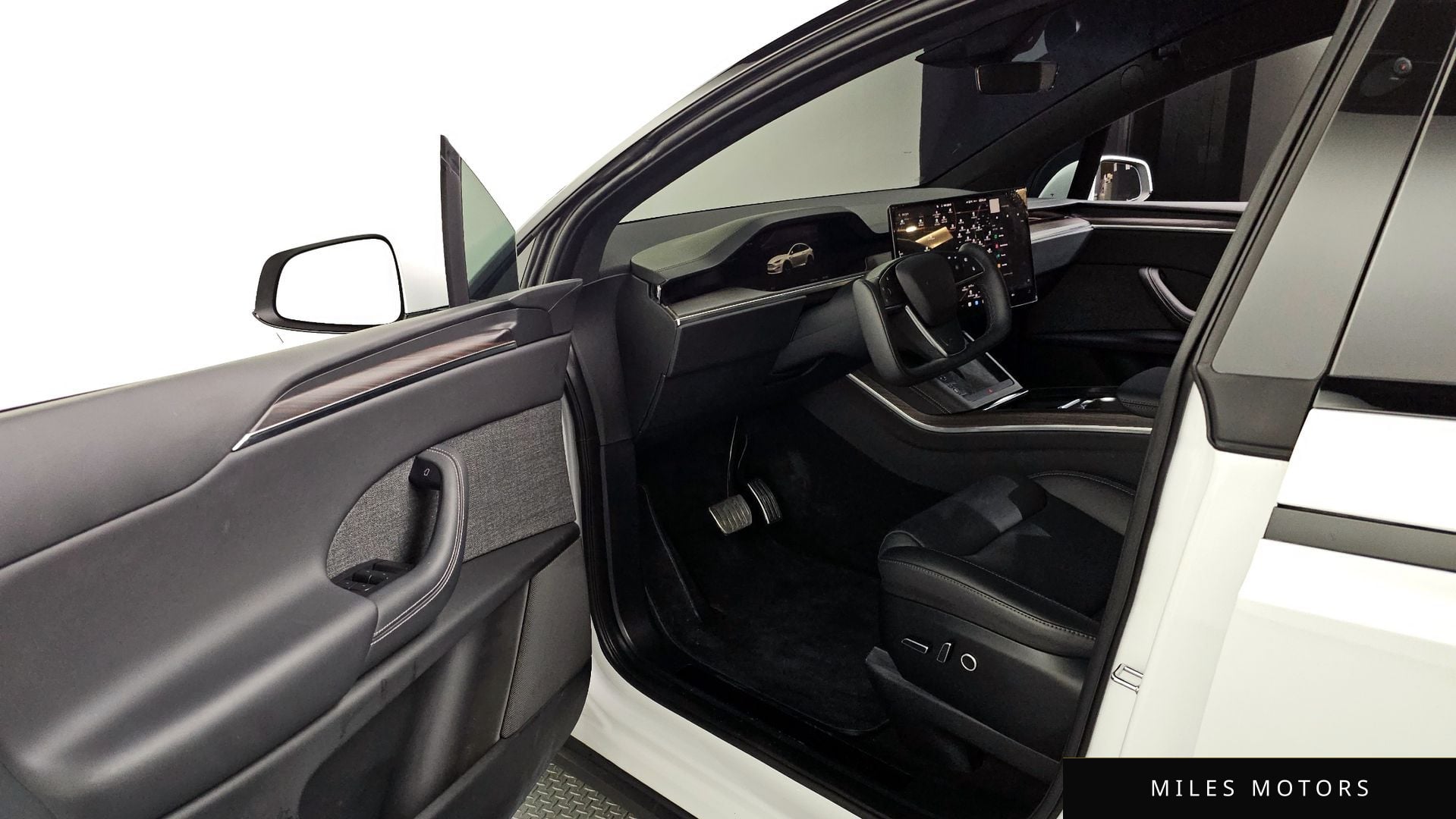 Tesla Model X 2024 — миниатюра 12