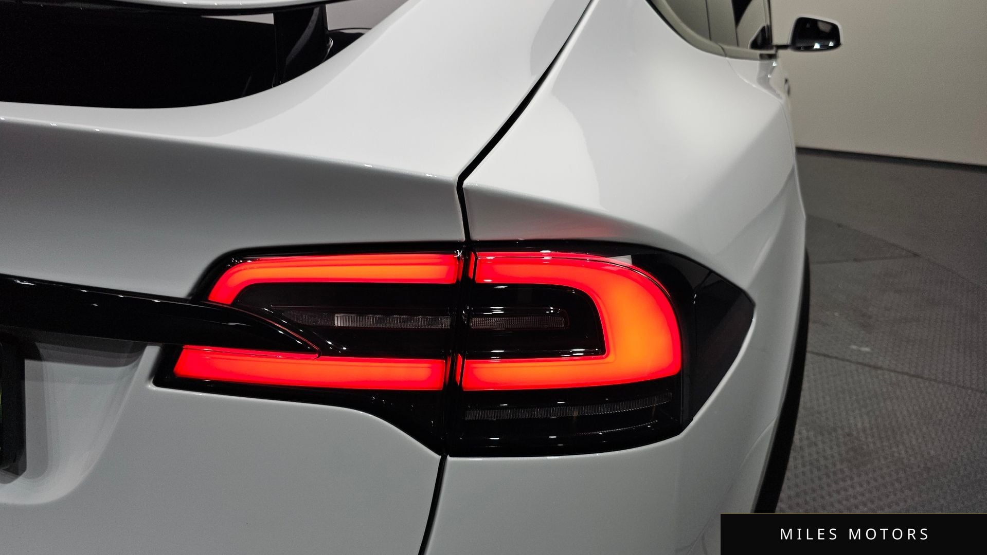 Tesla Model X 2024 — миниатюра 8