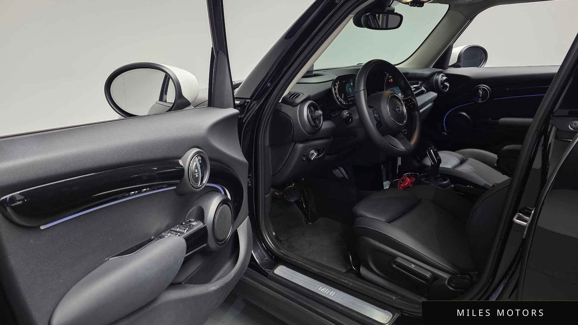 MINI Cooper 2023 — миниатюра 12