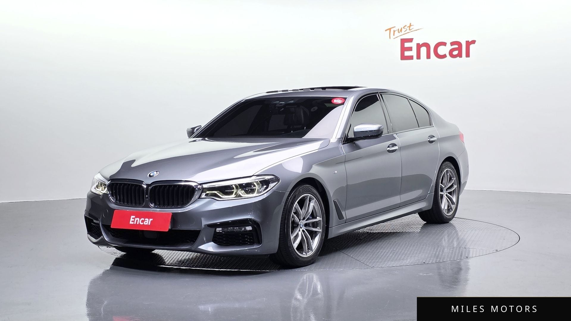 BMW 5 Series (G30) 2017 — фото 1 из 12