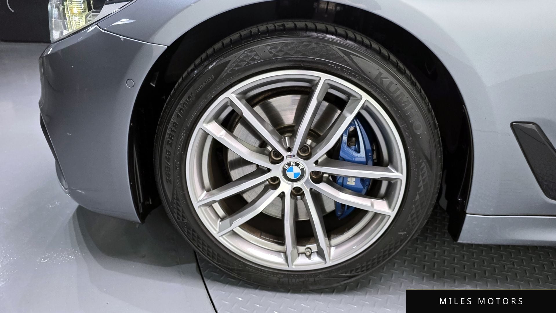 BMW 5 Series (G30) 2017 — миниатюра 5