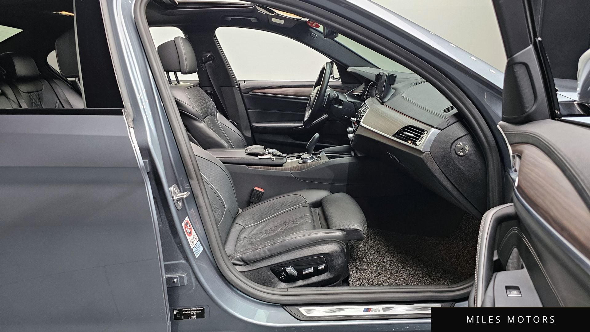 BMW 5 Series (G30) 2017 — миниатюра 11