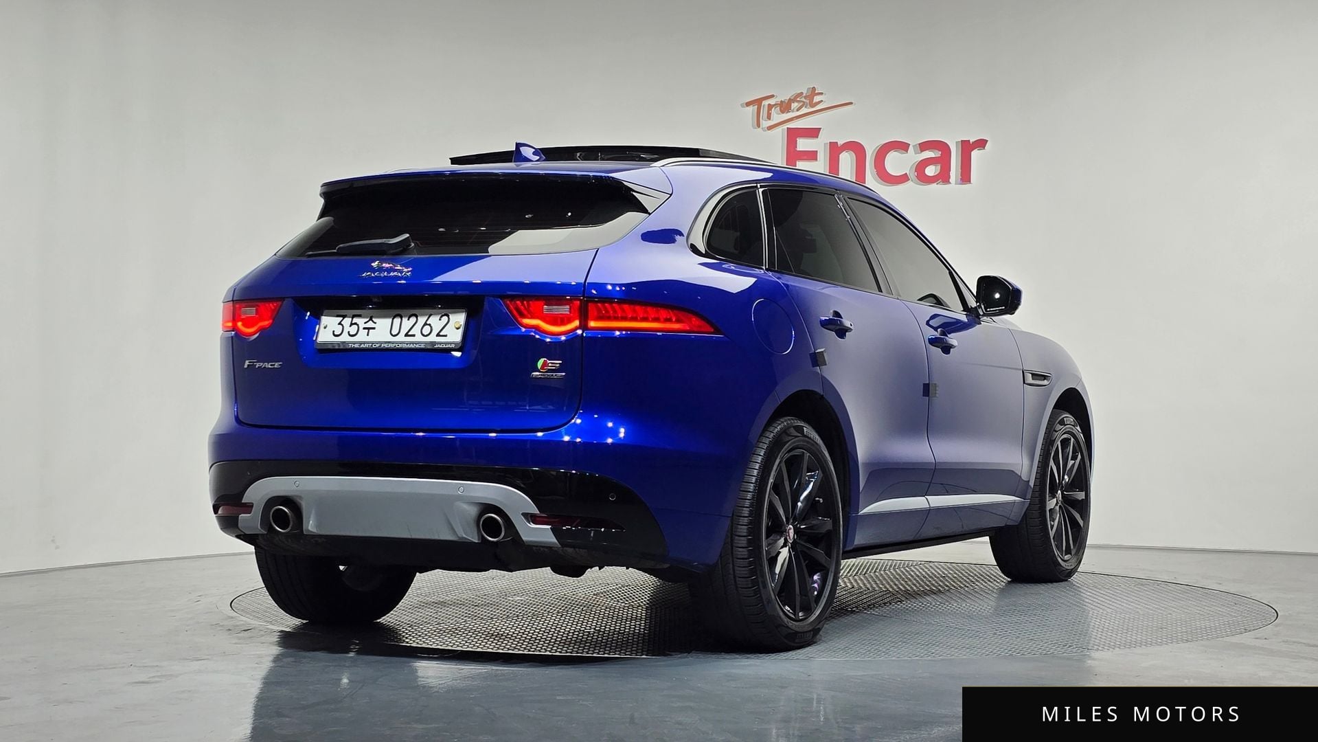 Jaguar F-PACE 2017 — миниатюра 2