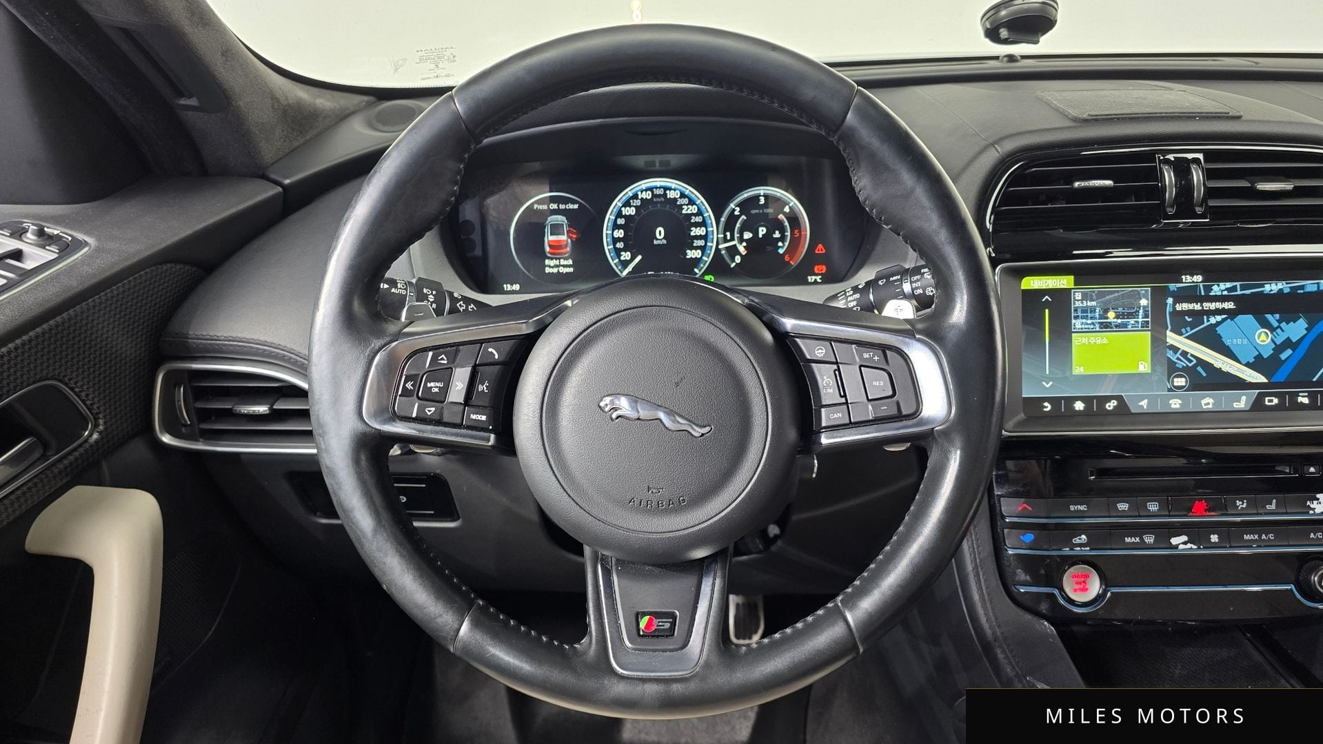 Jaguar F-PACE 2017 — миниатюра 12