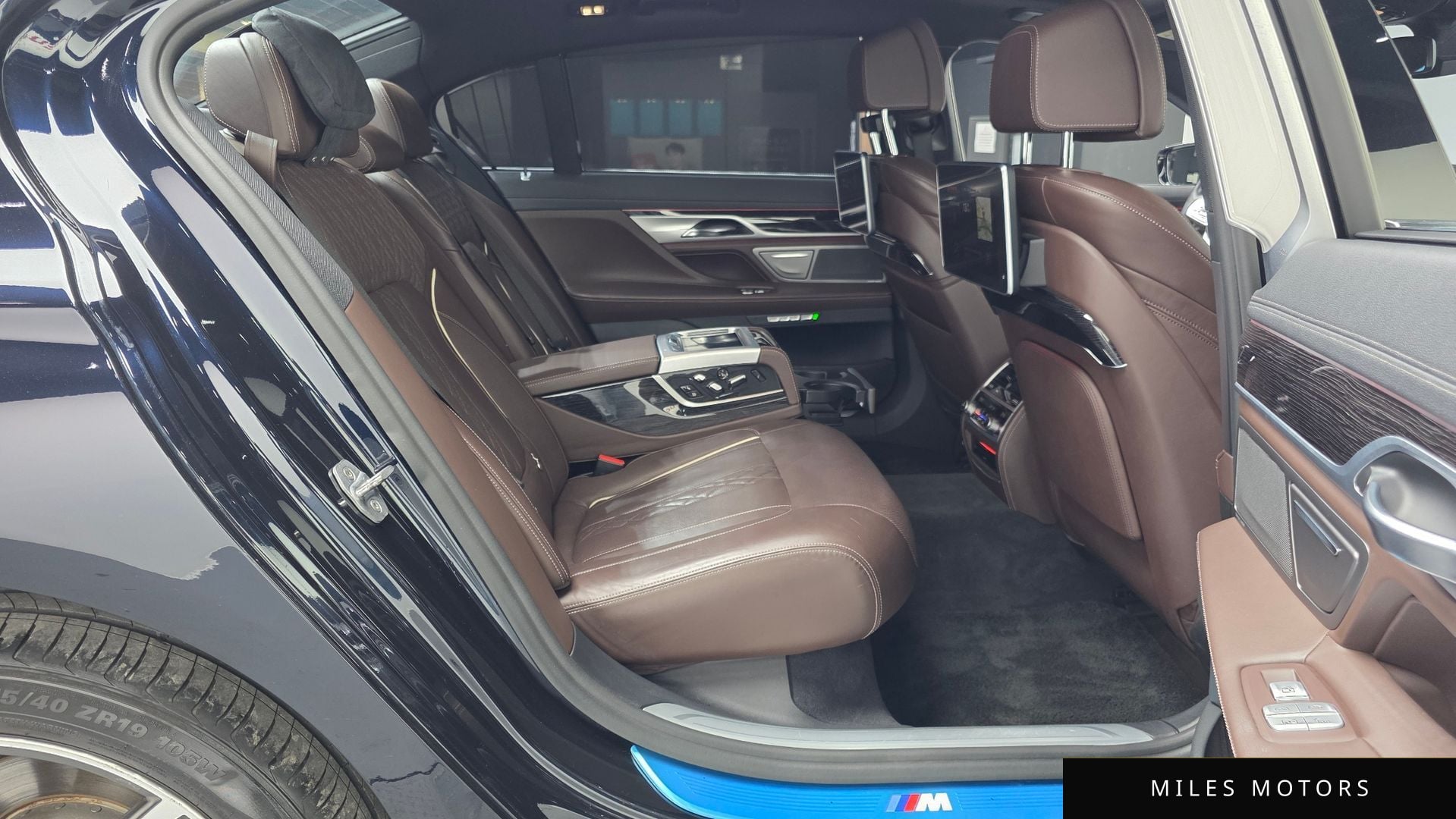 BMW 7 Series (G11) 2018 — миниатюра 11