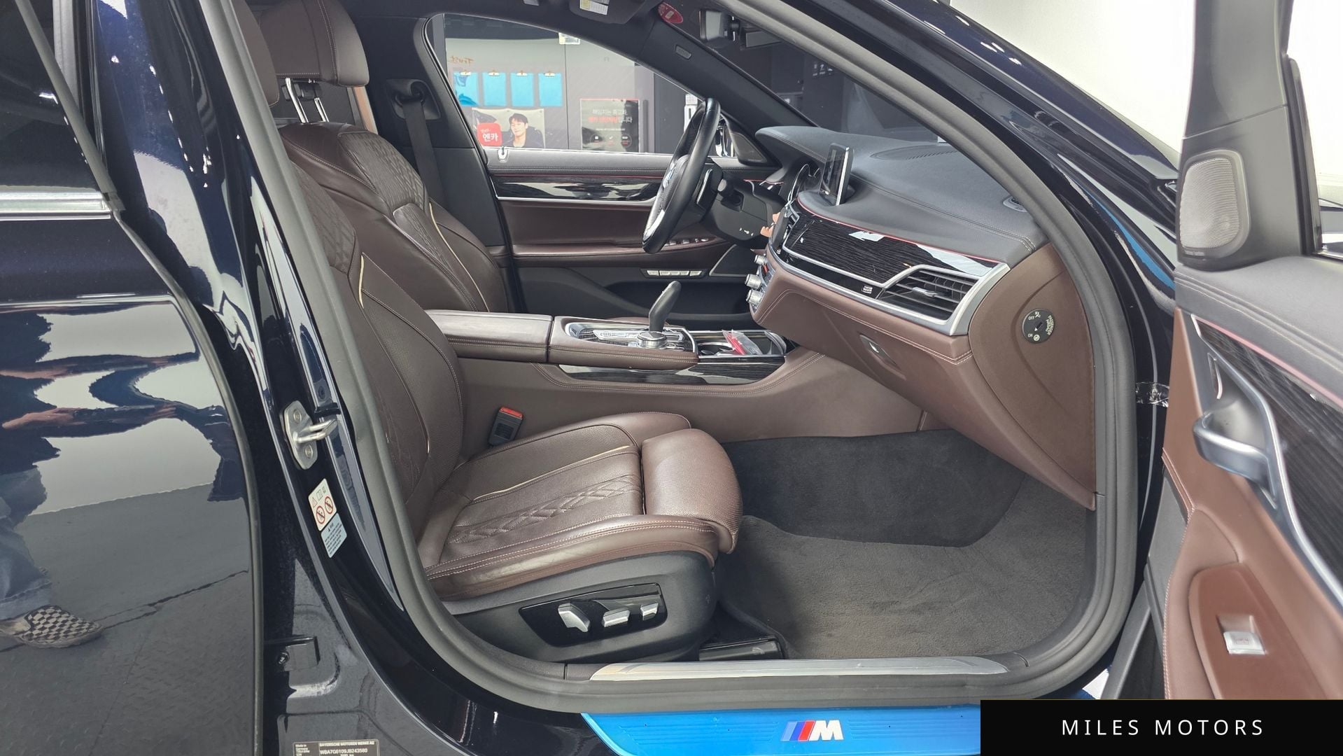 BMW 7 Series (G11) 2018 — миниатюра 12