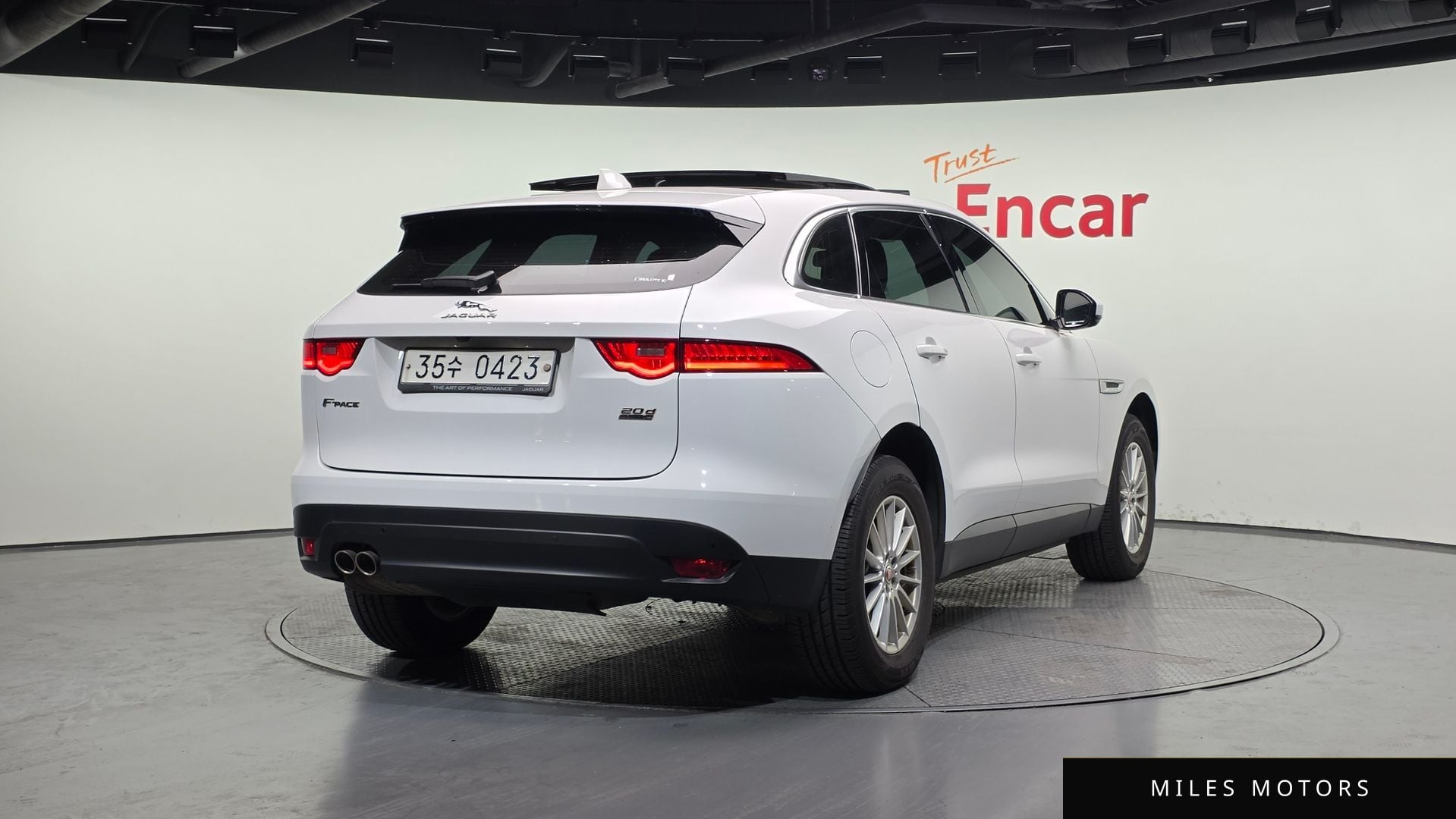 Jaguar F-PACE 2017 — миниатюра 2