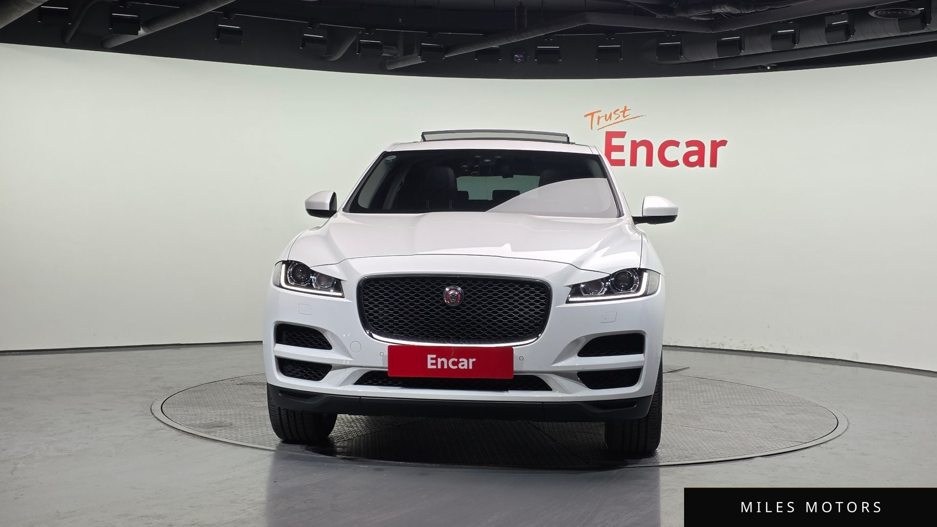 Jaguar F-PACE 2017 — миниатюра 3
