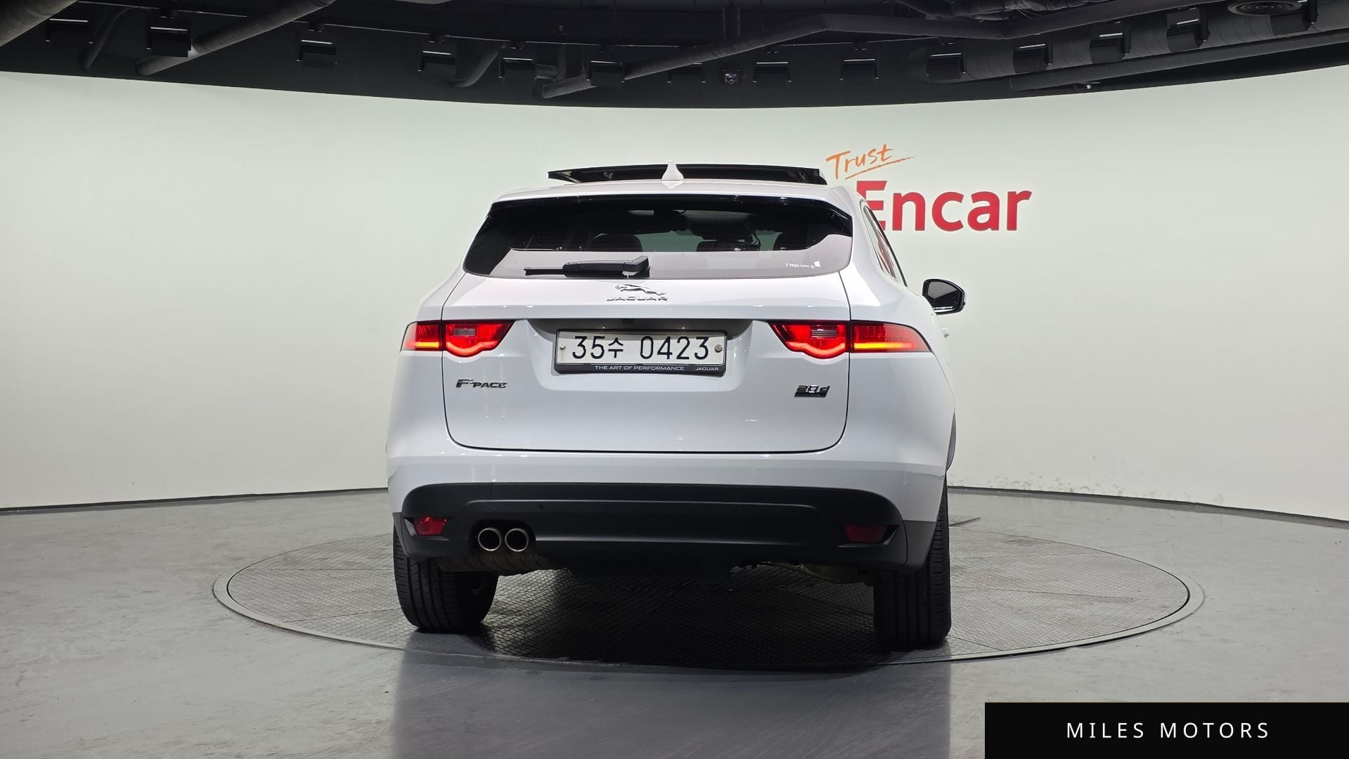 Jaguar F-PACE 2017 — миниатюра 4