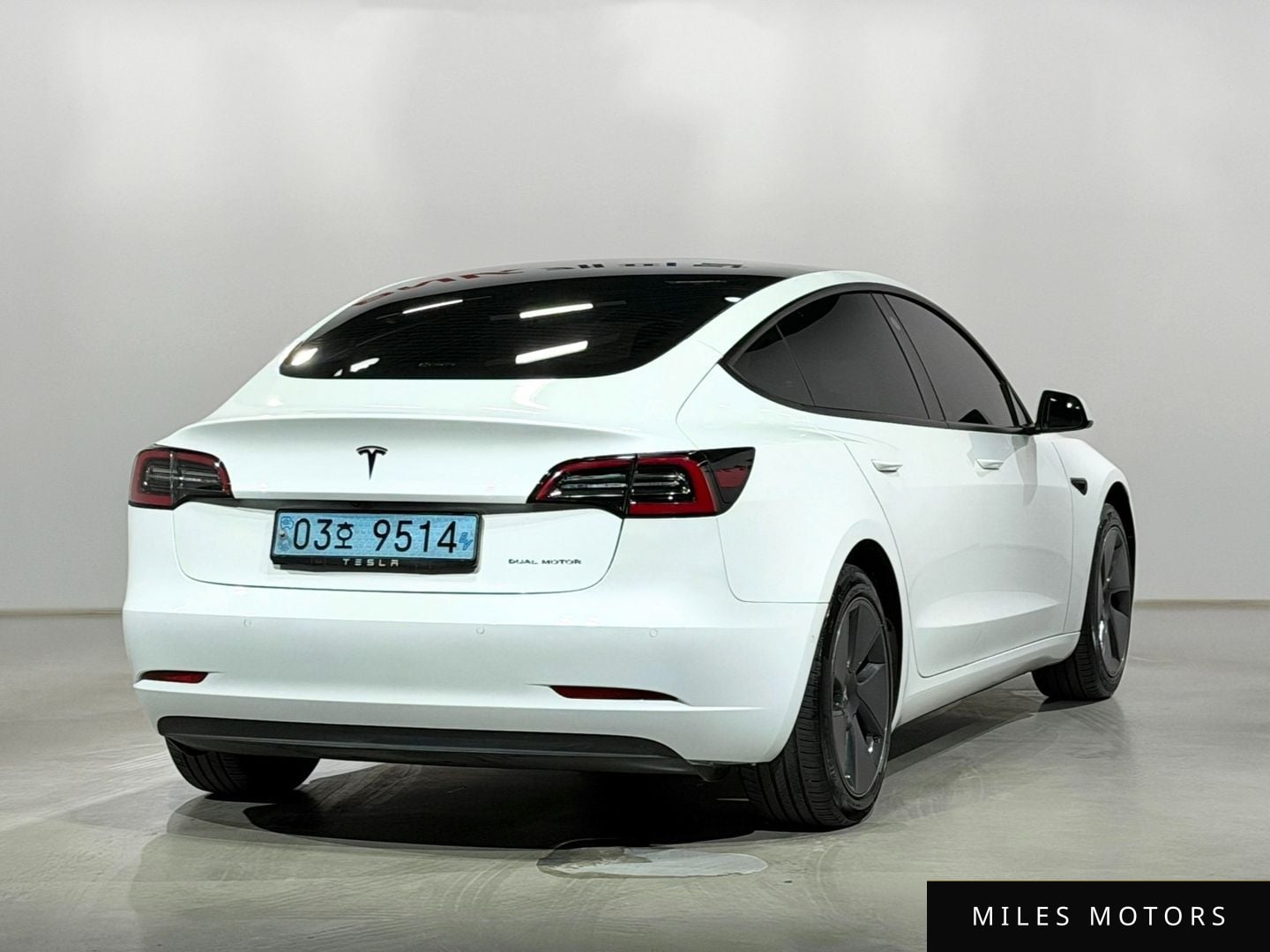 Tesla 모델 3 2022 — миниатюра 7