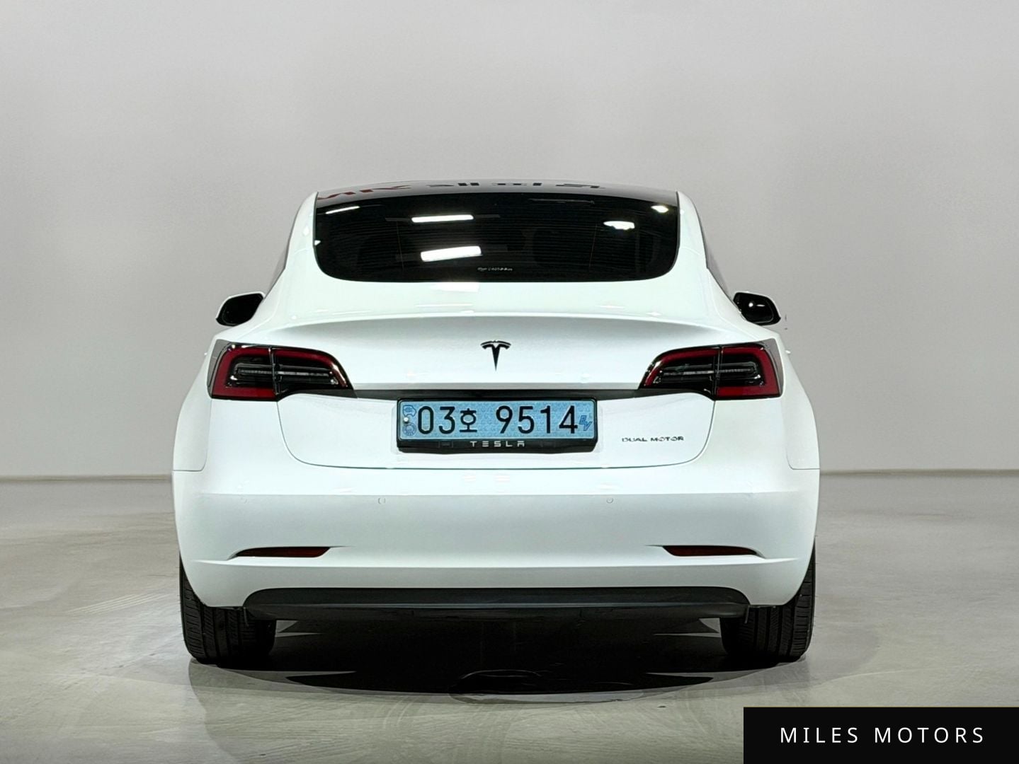 Tesla 모델 3 2022 — миниатюра 8