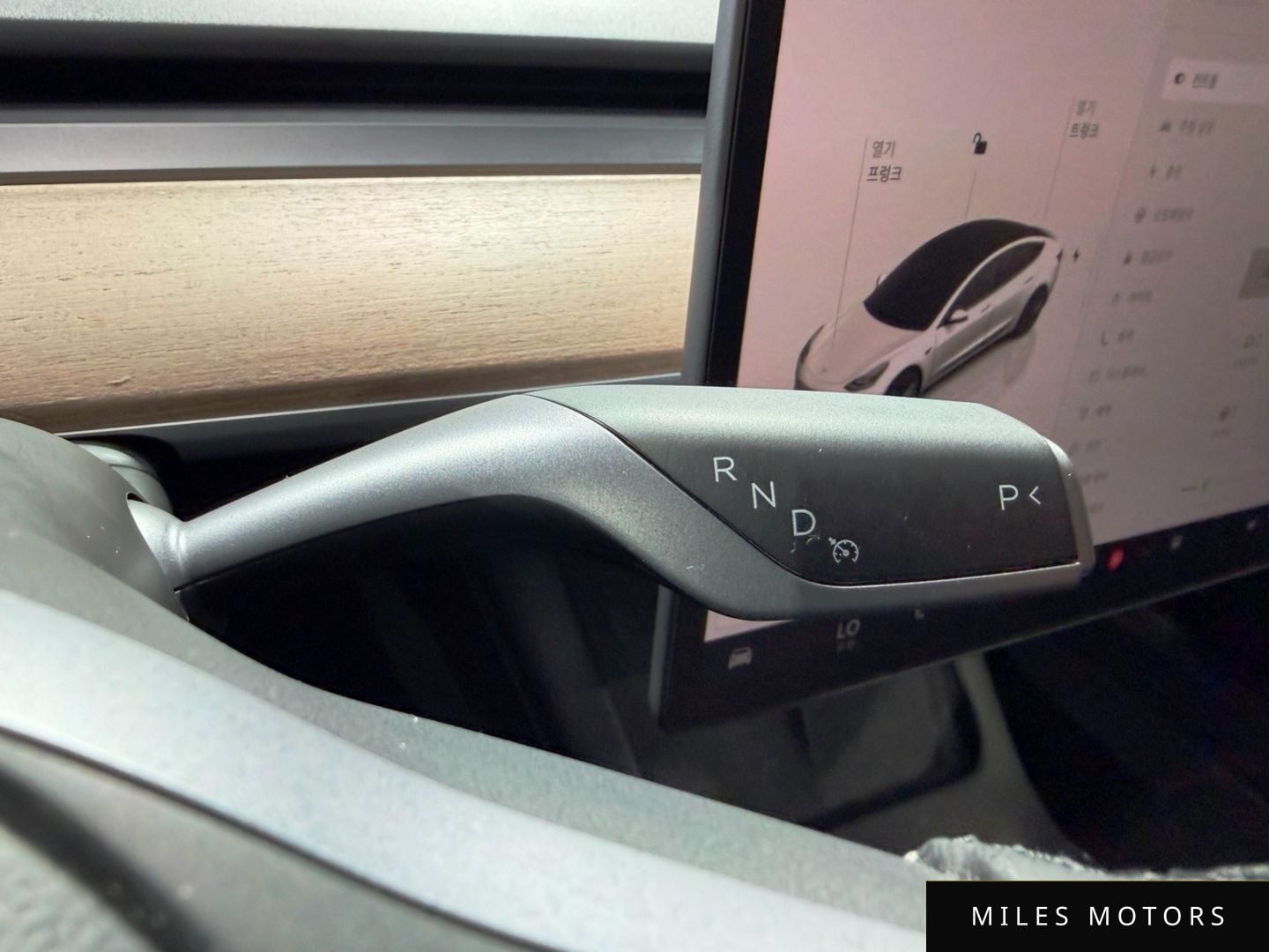 Tesla 모델 3 2022 — миниатюра 13
