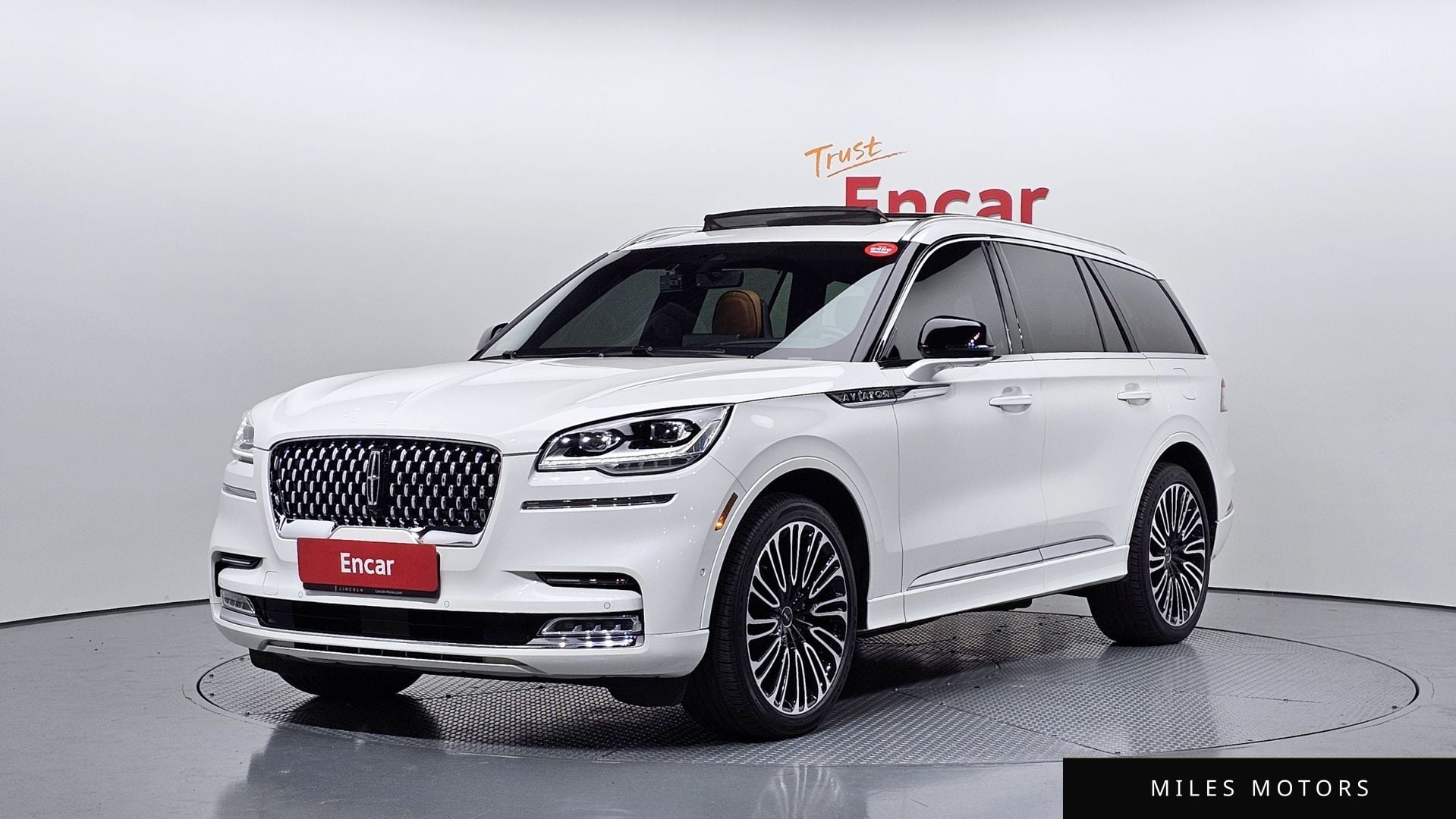 Lincoln Aviator 2023 — фото 1 из 12