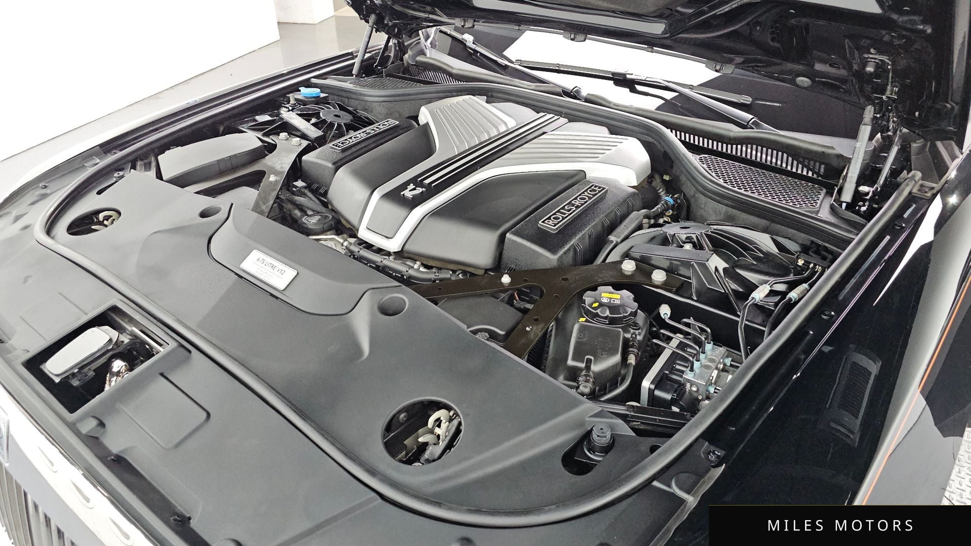 Rolls-Royce 고스트 2023 — миниатюра 6