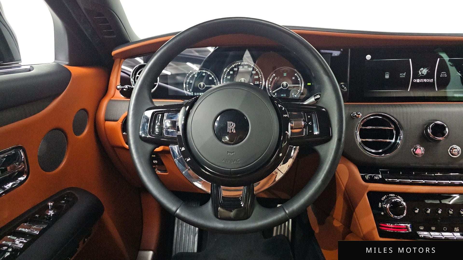 Rolls-Royce 고스트 2023 — миниатюра 17