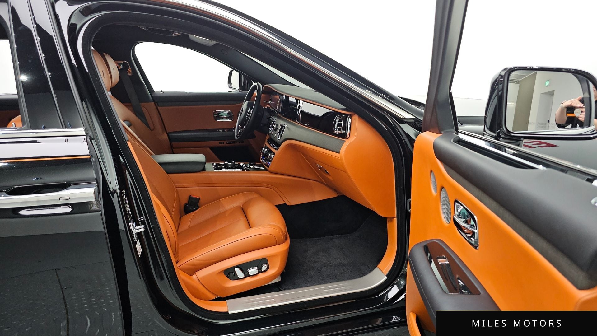 Rolls-Royce 고스트 2023 — миниатюра 23