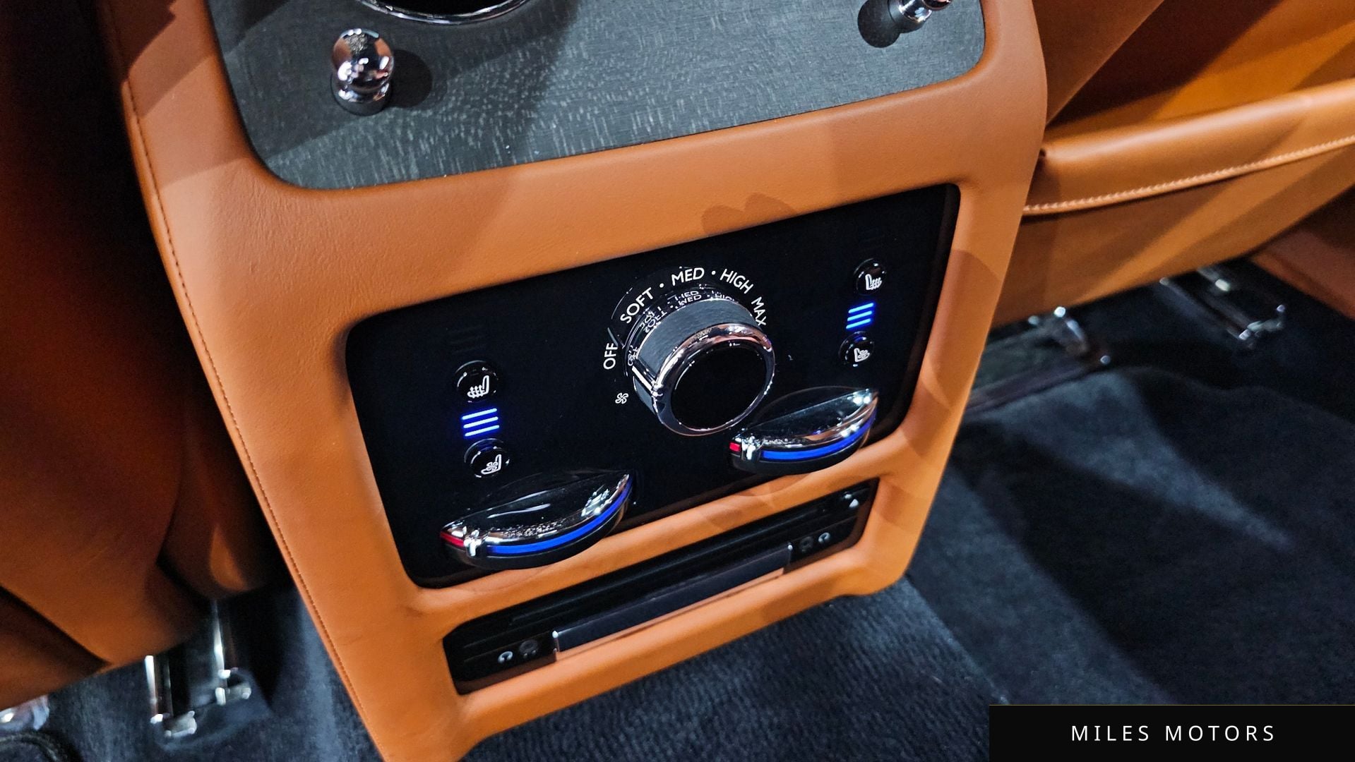 Rolls-Royce 고스트 2023 — миниатюра 24
