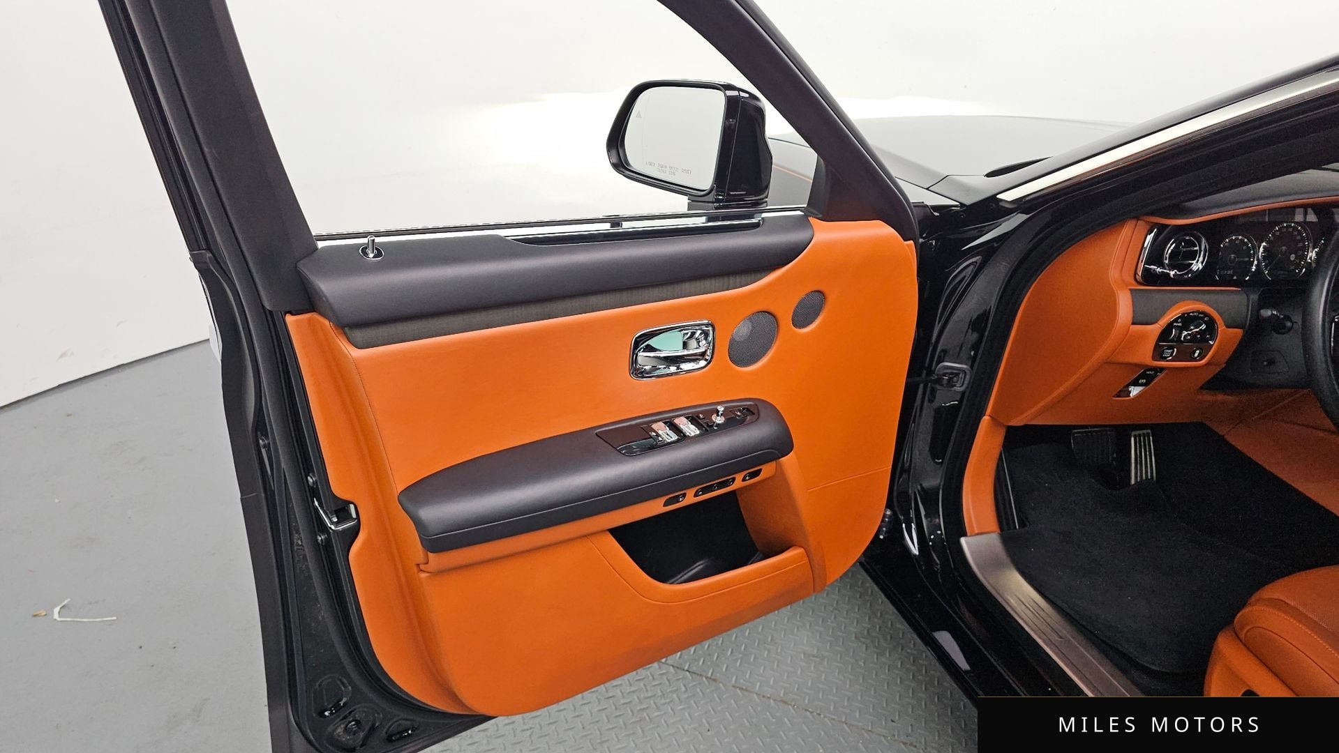 Rolls-Royce 고스트 2023 — миниатюра 14