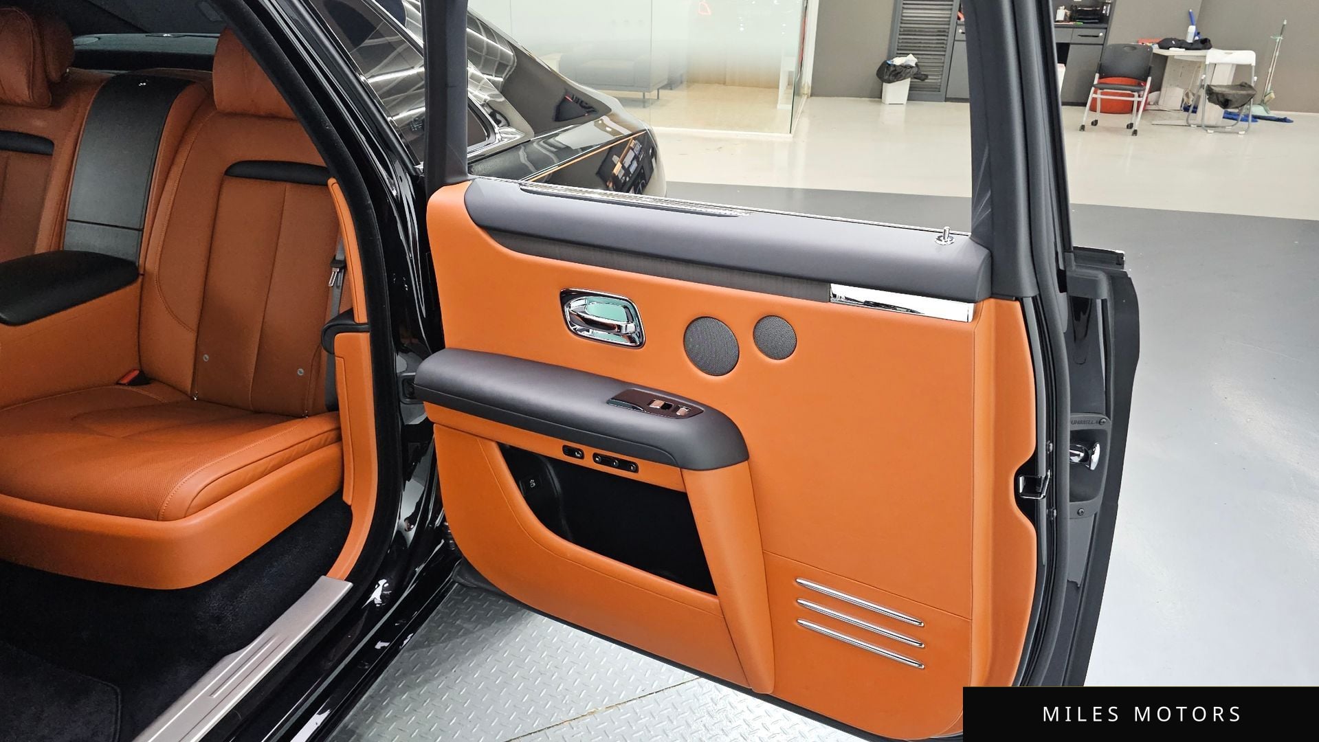 Rolls-Royce 고스트 2023 — миниатюра 15