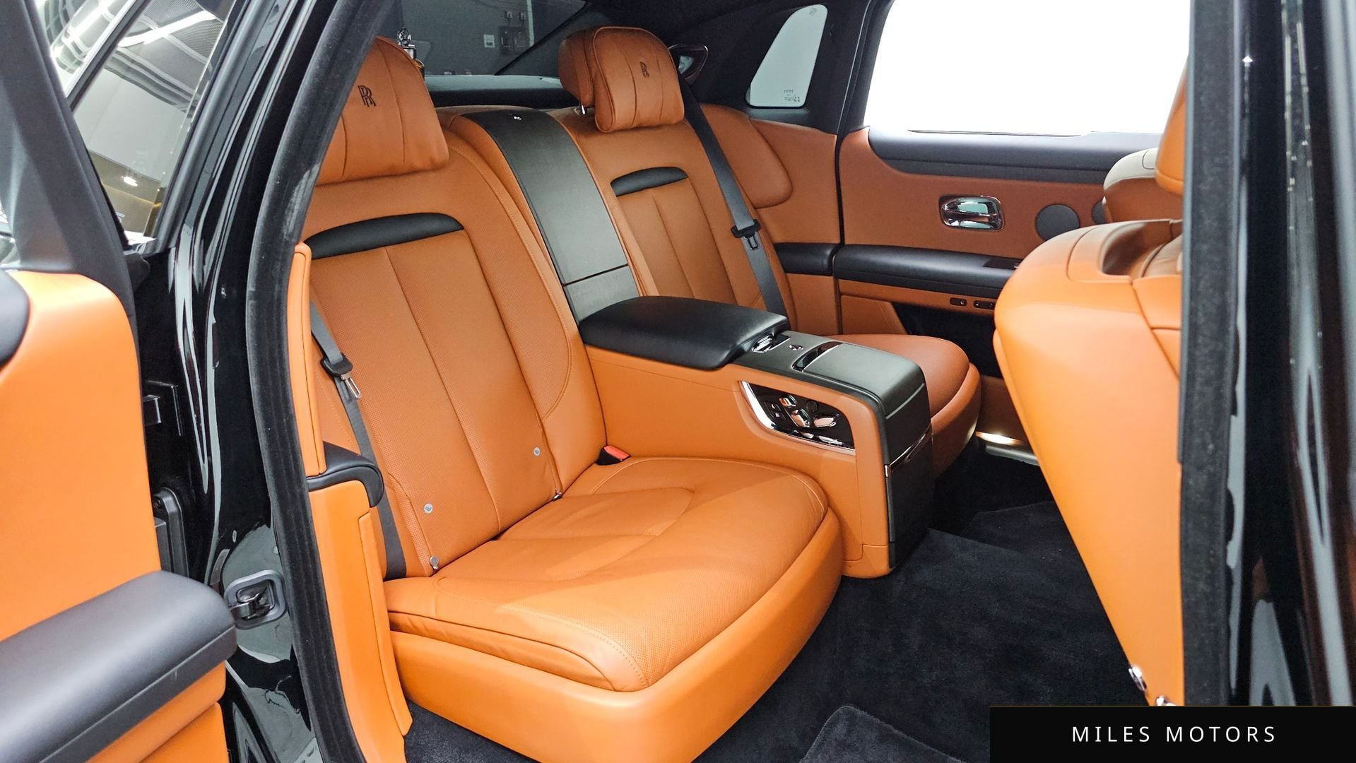 Rolls-Royce 고스트 2023 — миниатюра 33