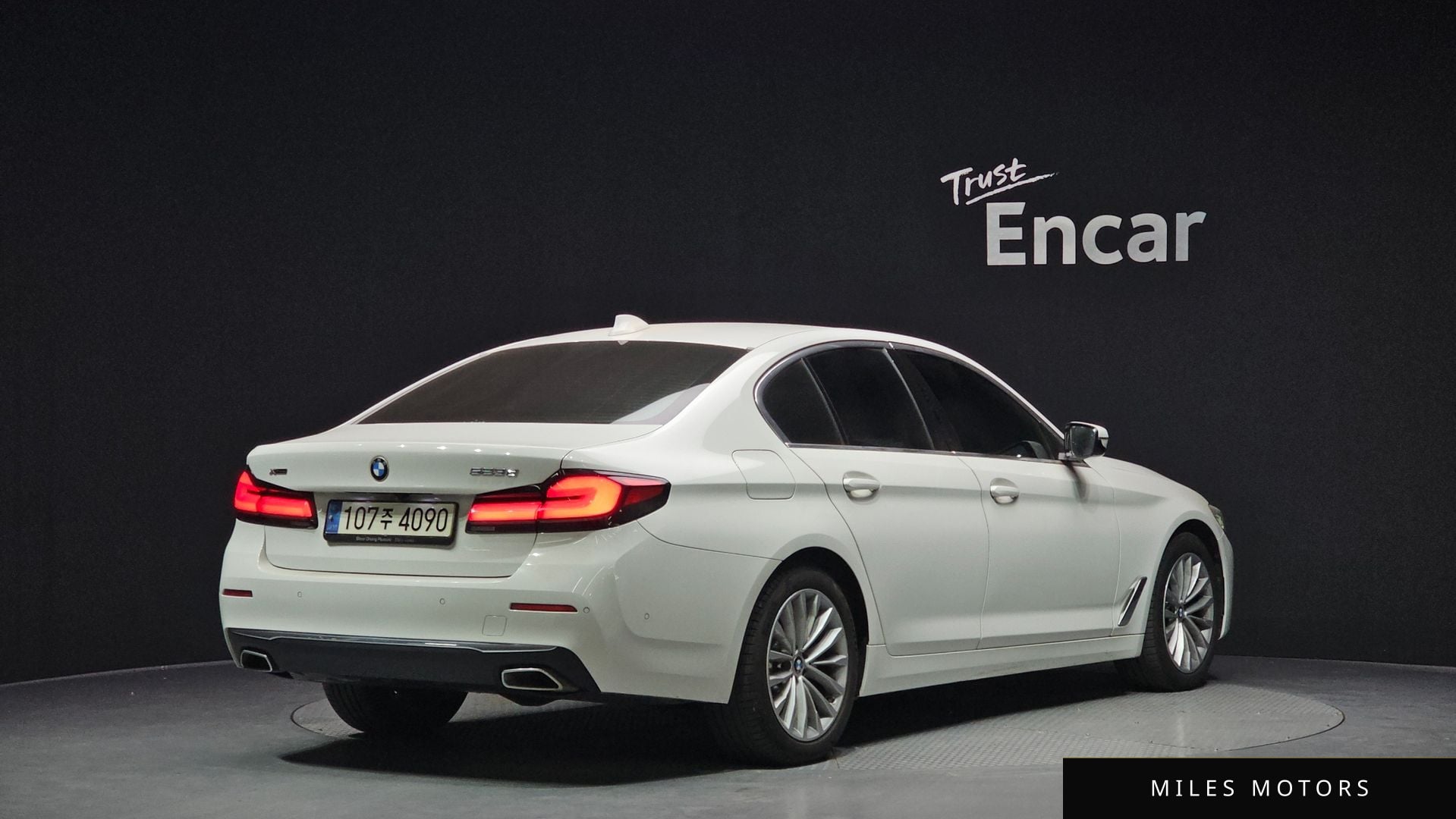 BMW 5 Series (G30) 2021 — миниатюра 2