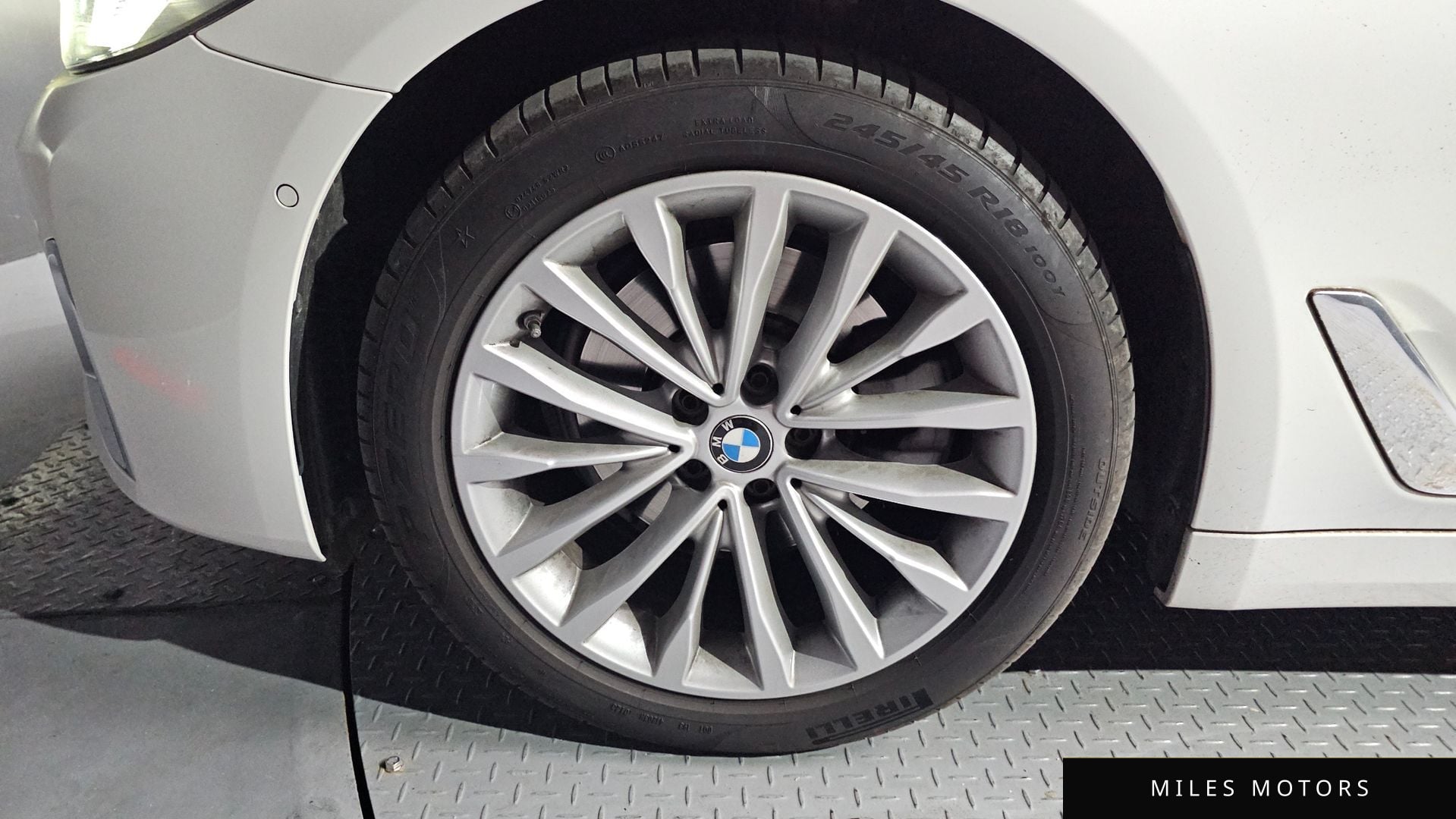 BMW 5 Series (G30) 2021 — миниатюра 5
