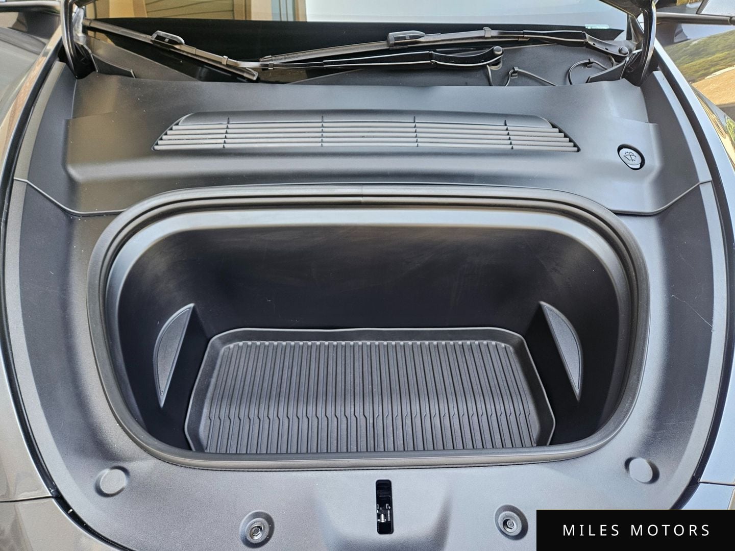 Tesla Model Y 2025 — миниатюра 12