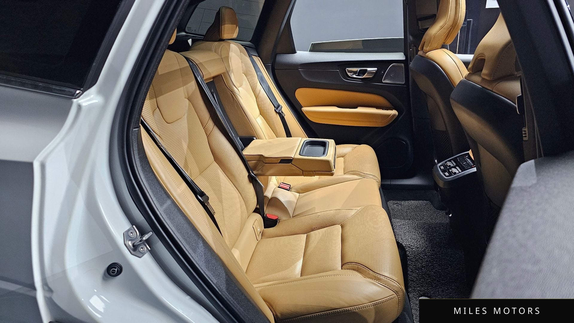 Volvo XC60 2019 — миниатюра 12