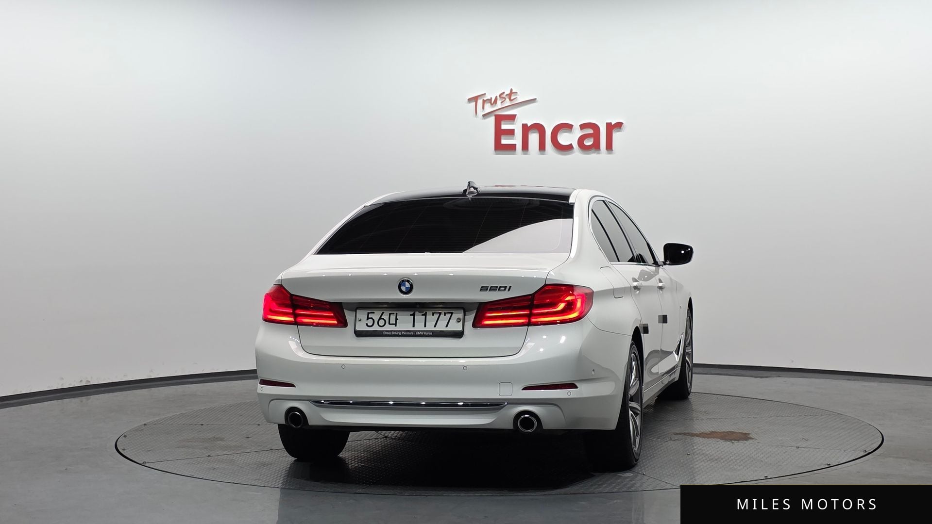 BMW 5 Series (G30) 2018 — миниатюра 3
