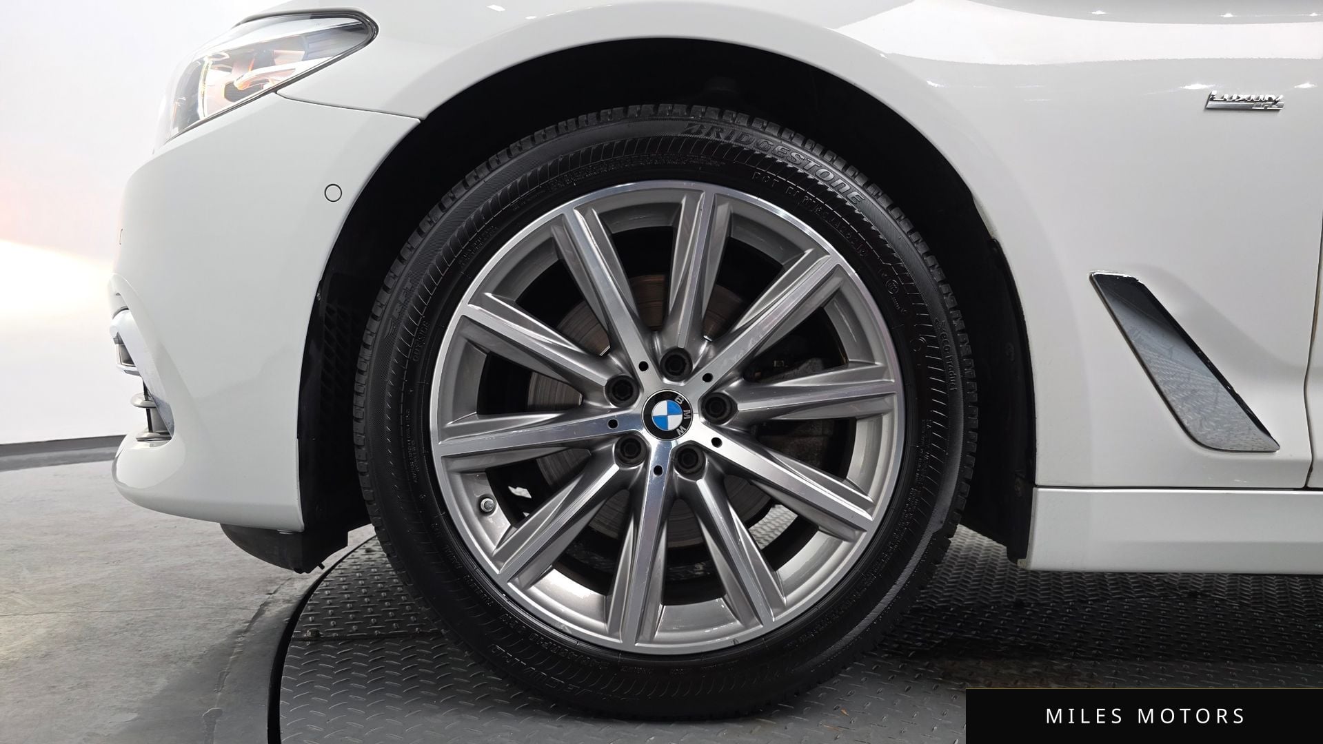 BMW 5 Series (G30) 2018 — миниатюра 4