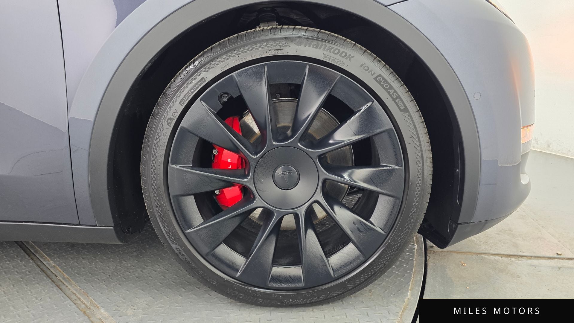 Tesla 모델 Y 2022 — миниатюра 5